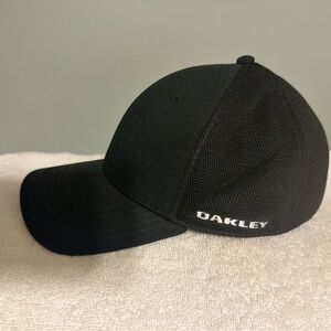 Men’s Oakley hat